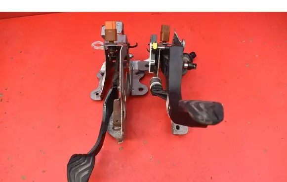 Nissan X-Trail T32 Accelerator throttle pedal 265034208R
