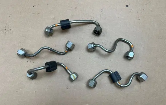 Jeep Wrangler Fuel injector supply line/pipe