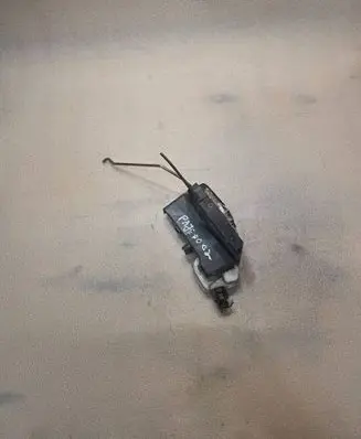 Mitsubishi Pajero Front door lock 