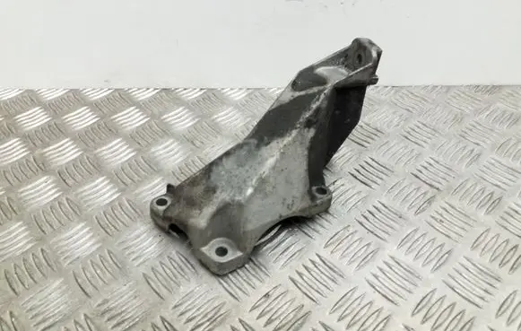 Audi A4 S4 B6 8E 8H Engine mounting bracket 8E0199307A