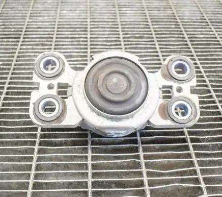 Land Rover Range Rover Evoque L538 Engine mount bracket EJ327M121AD