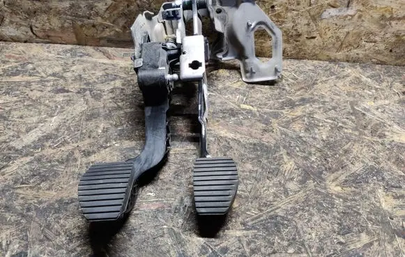 Citroen C3 Aircross Pedal assembly 9807334080