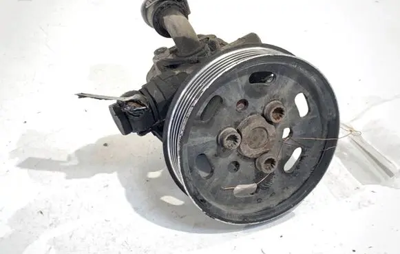 Seat Alhambra (Mk1) Power steering pump 7M3145157