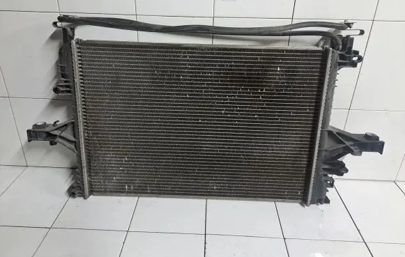 Volvo V70 Coolant radiator 30681492 876116D