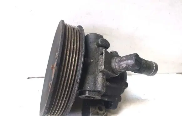 Mercedes-Benz Vito Viano W638 Power steering pump 91208