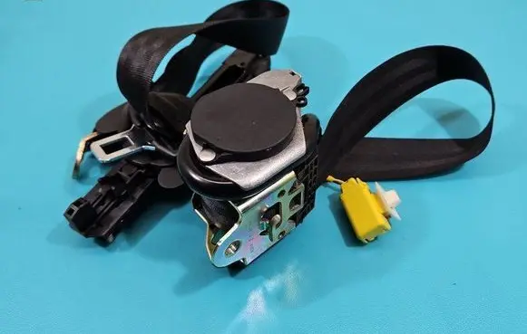 Volkswagen Golf V Front seatbelt 602213100 IMPRK1472856