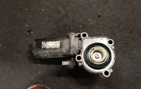 BMW X5 E53 Gearbox-reducer motor 27107528559