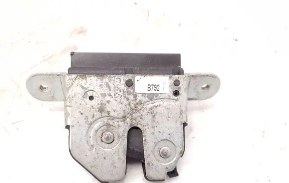Lancia Delta III Tailgate/trunk/boot lock/catch/latch 55701971