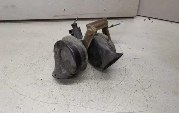 Volkswagen Polo IV 9N3 Horn signal