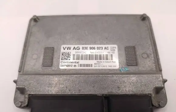Skoda Fabia Mk2 (5J) Engine control unit/module 03E906023AC 5WP409125
