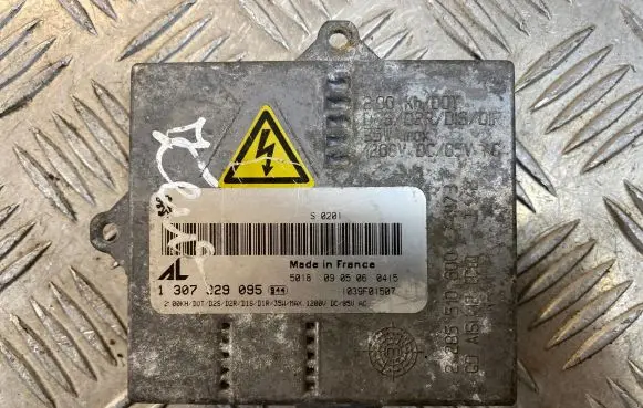 Peugeot 407 Headlight ballast module Xenon 1307329095 1039F01507