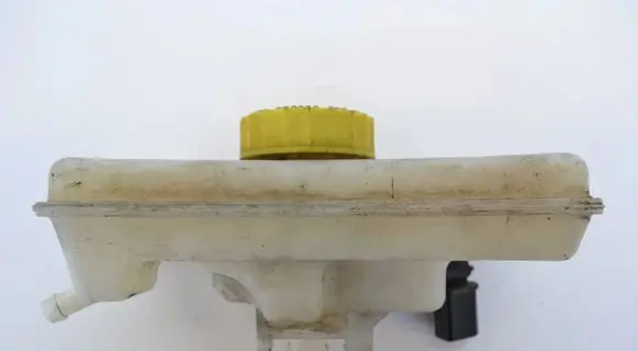 Audi A4 S4 B7 8E 8H Brake fluid reservoir 8E0611301G