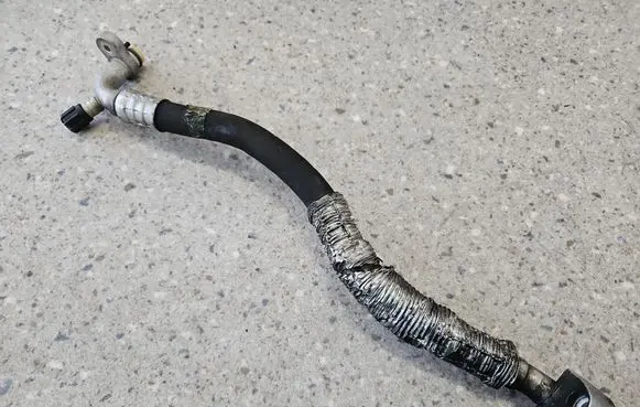 Mercedes-Benz SL R230 Air conditioning (A/C) pipe/hose 