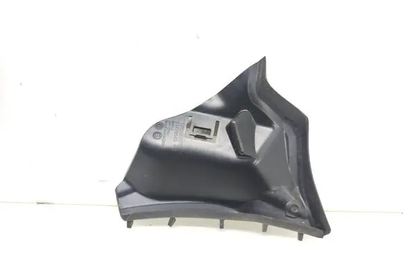 Volvo XC40 Fender mounting bracket 31479543