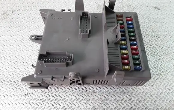 Renault Laguna II Fuse module 8200148809 8200004201E