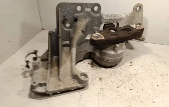 Nissan Qashqai Engine mount bracket 11220JD700