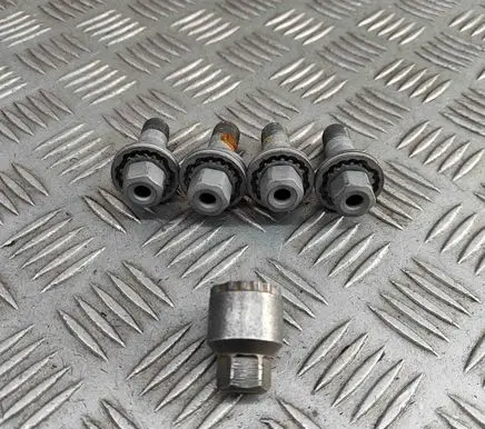 Peugeot 3008 III Anti-theft wheel nuts and lock 9849236180