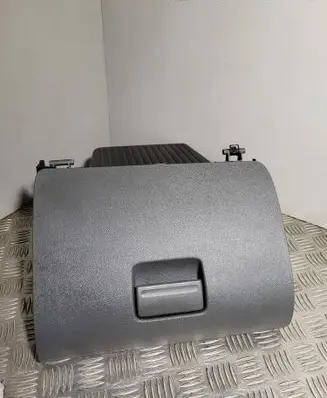 Glove box