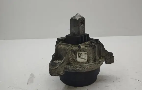 BMW 5 F10 F11 Engine mount bracket 6785601