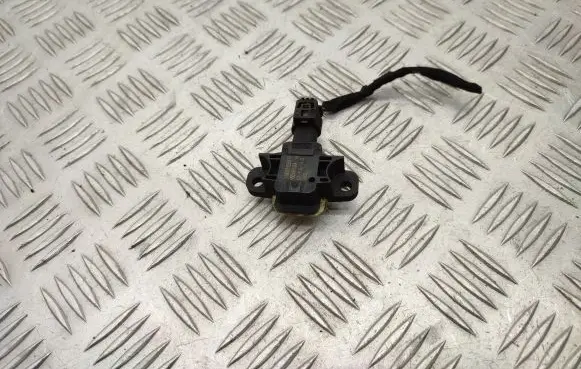 Mercedes-Benz A W176 Airbag deployment crash/impact sensor A1668210351