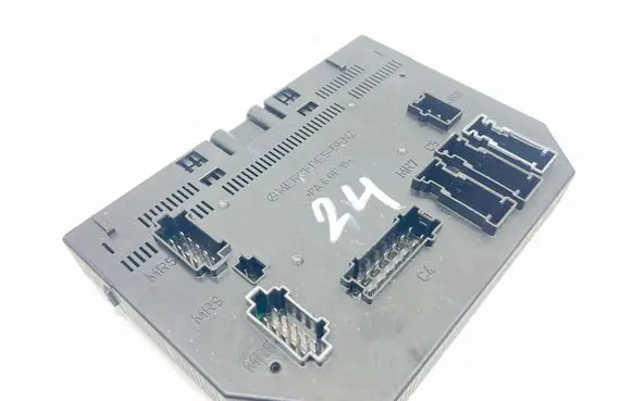 Mercedes-Benz S W221 Fuse box set A2215402862 A2214422100 A2215457732