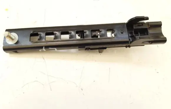 Ford Focus Seat belt height adjuster 33007942