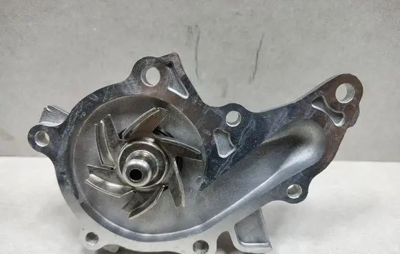 Toyota Corolla E110 Water pump 1610009051