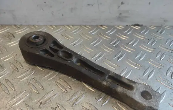 Volkswagen PASSAT B6 Engine mount bracket 3C0199855A
