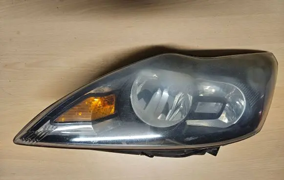 Ford Focus Headlight/headlamp 0077R00
