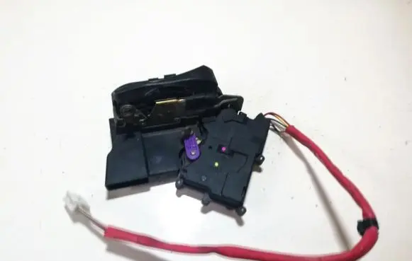 Mazda 323 F Front door lock