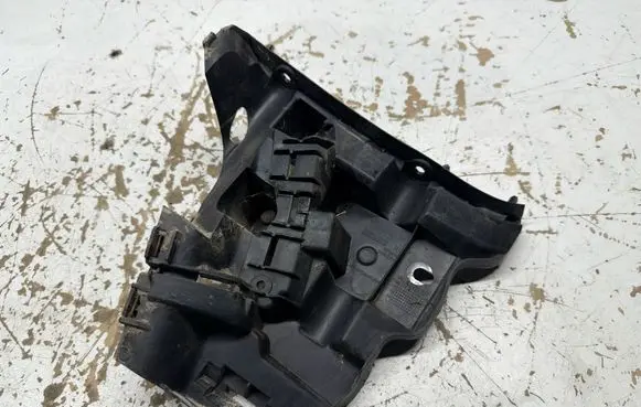 Volvo XC70 Front bumper mounting bracket 31214961