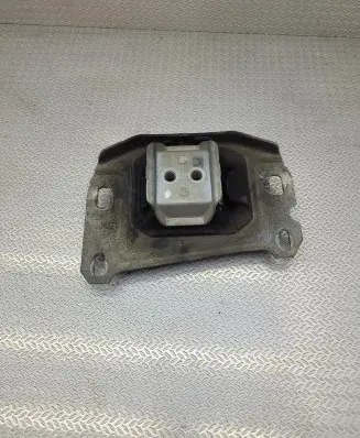 Peugeot 308 Engine mount bracket 9673768480