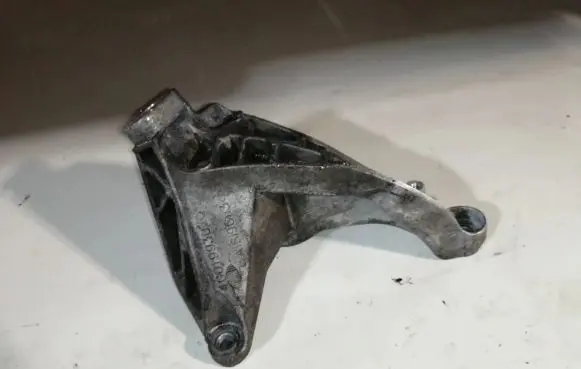 Audi A6 S6 C7 4G Engine mounting bracket 4G0199307Q