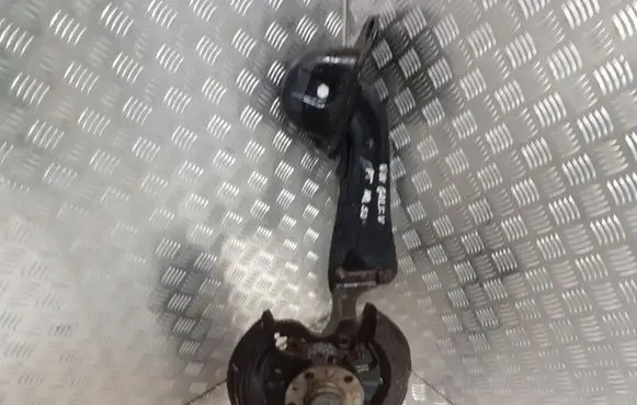 Volkswagen Golf V Stub axle 
