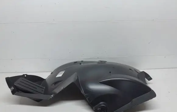 Front wheel arch liner splash guards