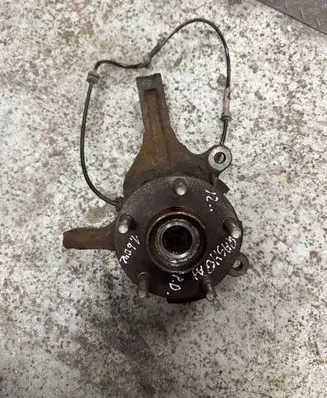 Nissan Qashqai Front wheel hub 40014J0040