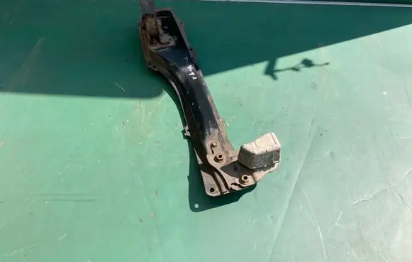 Toyota Corolla Verso E121 Engine mounting bracket 5120412150