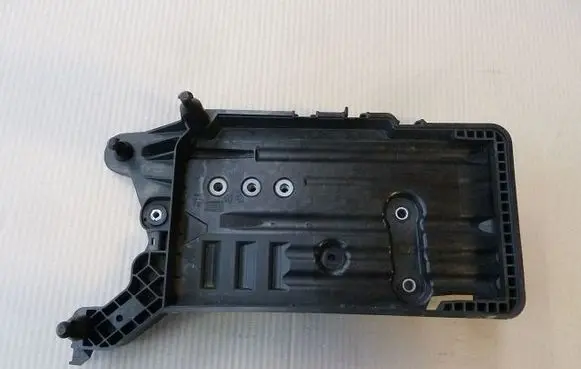 Volkswagen Touran III Battery box tray 5QF915331A-KG