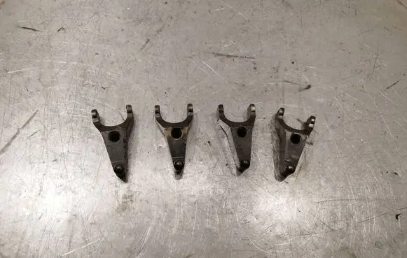 Toyota Avensis T250 Fuel Injector clamp holder 