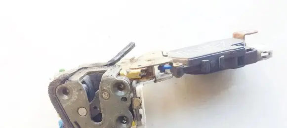 Subaru Forester SF Front door lock