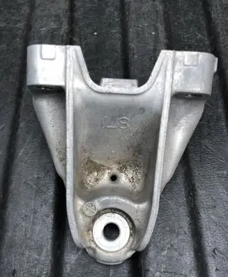 Lexus IS III XE30 Engine mounting bracket