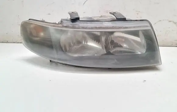 Seat Leon (1M) Headlight/headlamp 1M1941002D 67742701