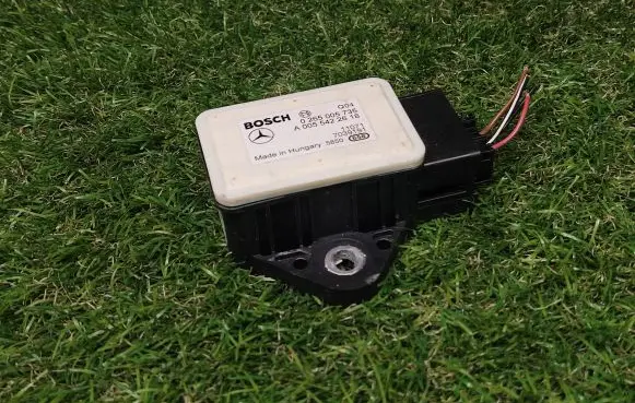 Mercedes-Benz E W212 ESP acceleration yaw rate sensor A0055422618 0265005735