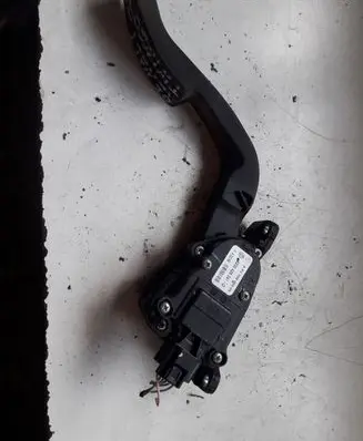 Renault Twingo II Accelerator throttle pedal 8200426241D