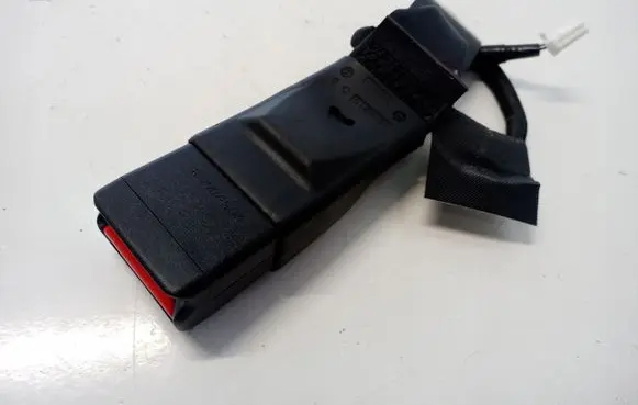 Nissan Leaf II (ZE1) Front seatbelt buckle 17735257537