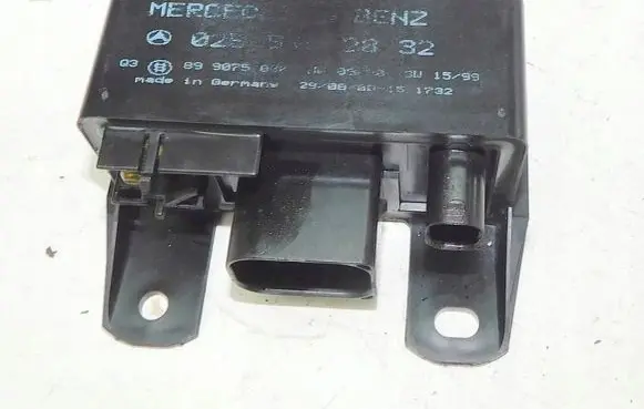 Mercedes-Benz A W168 Glow plug pre-heat relay