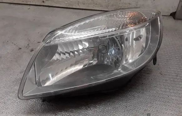 Skoda Fabia Mk2 (5J) Headlight/headlamp 