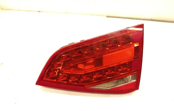 Tailgate rear/tail lights