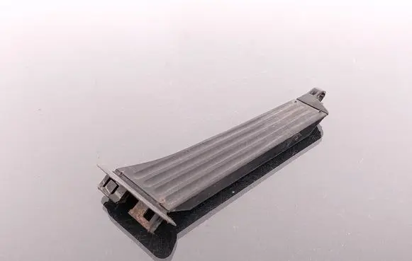 Accelerator throttle pedal