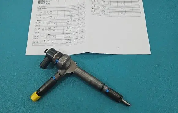 Opel Astra H Fuel injector 0445110175 IMPRK1540587